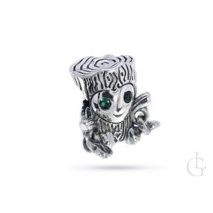 Charms drzewny stworek z zielonymi oczami srebro pr.0,925